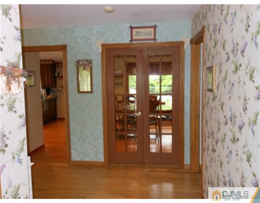 22 Valiant Road East Brunswick, NJ 08816 - Photo 5 of 15 Gallery Image 5