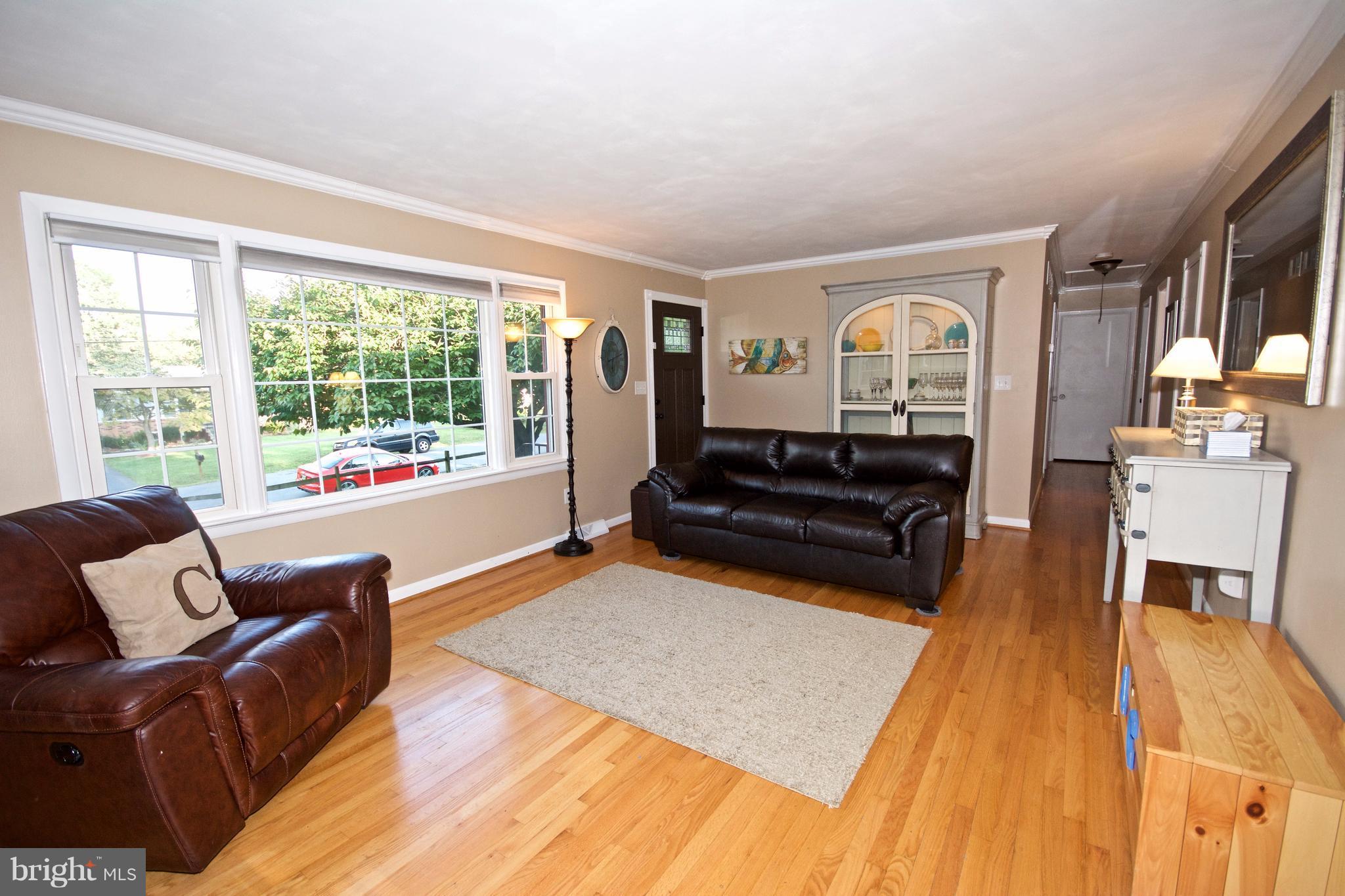 7708 Ontario Road Gainesville, VA 20155 - Photo 4 of 19 Living Room
