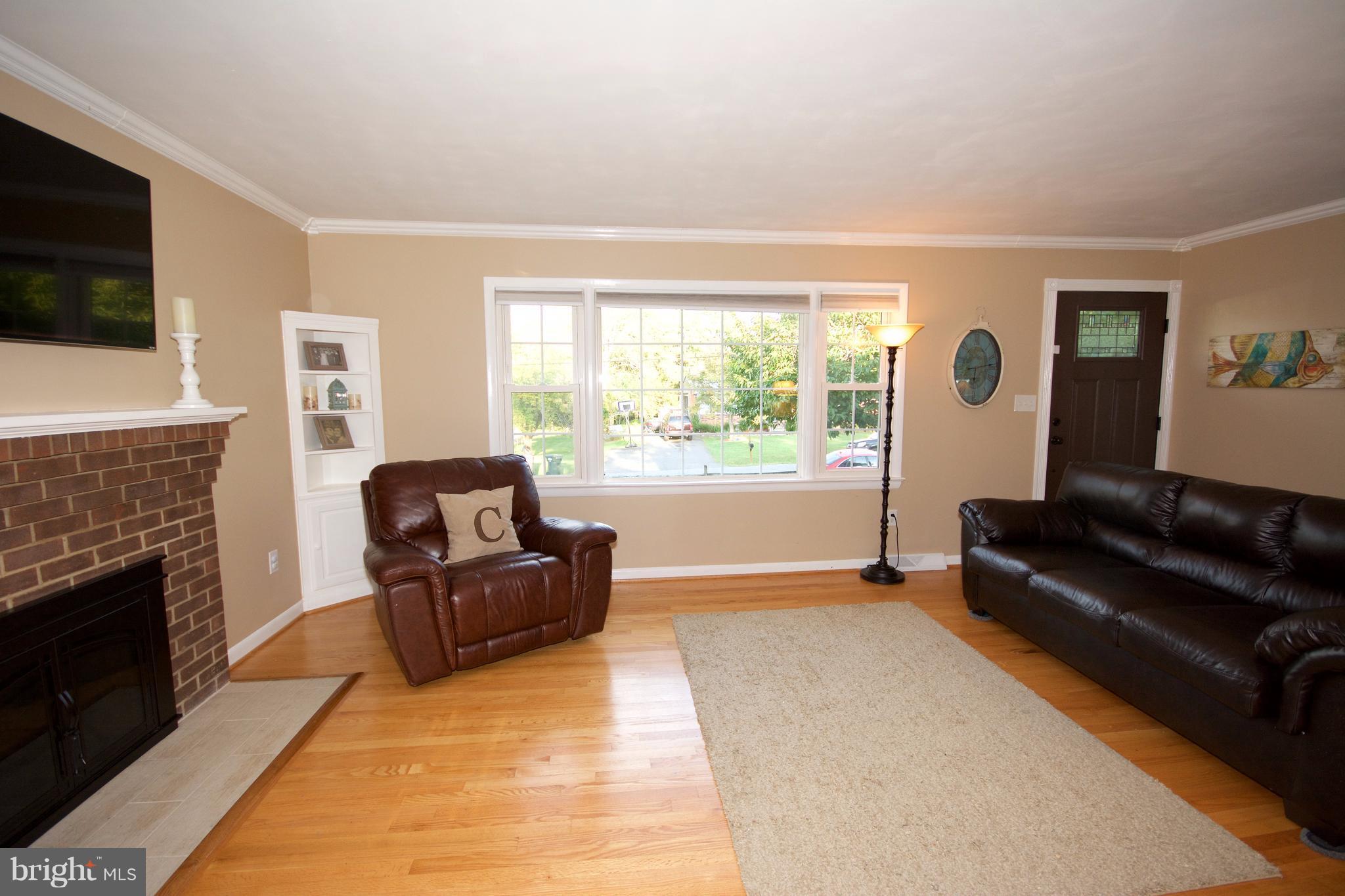 7708 Ontario Road Gainesville, VA 20155 - Photo 5 of 19 Living Room