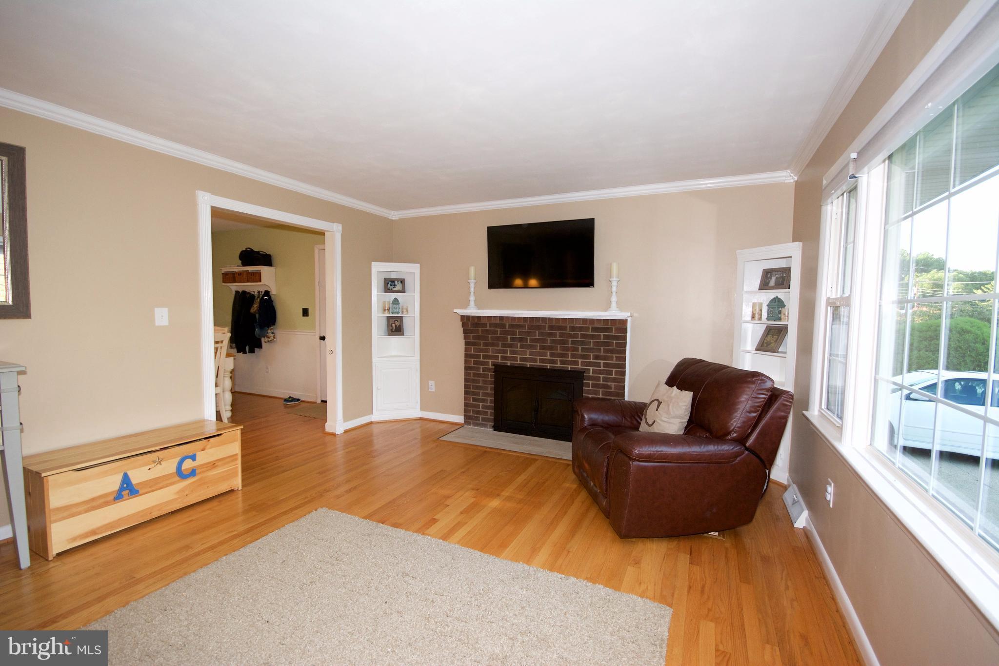 7708 Ontario Road Gainesville, VA 20155 - Photo 6 of 19 Living Room