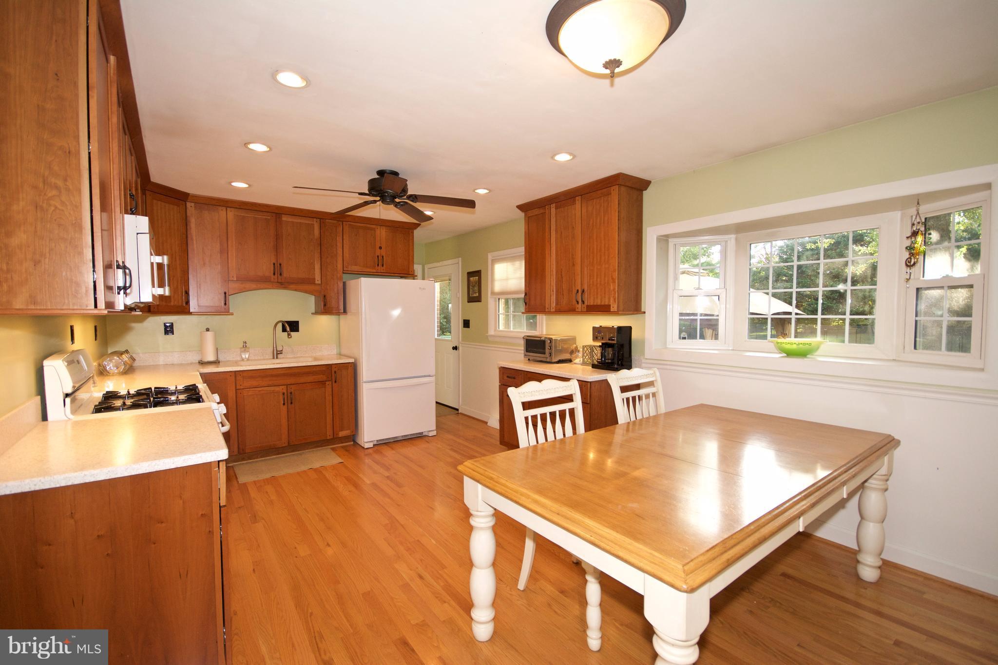 7708 Ontario Road Gainesville, VA 20155 - Photo 7 of 19 Kitchen