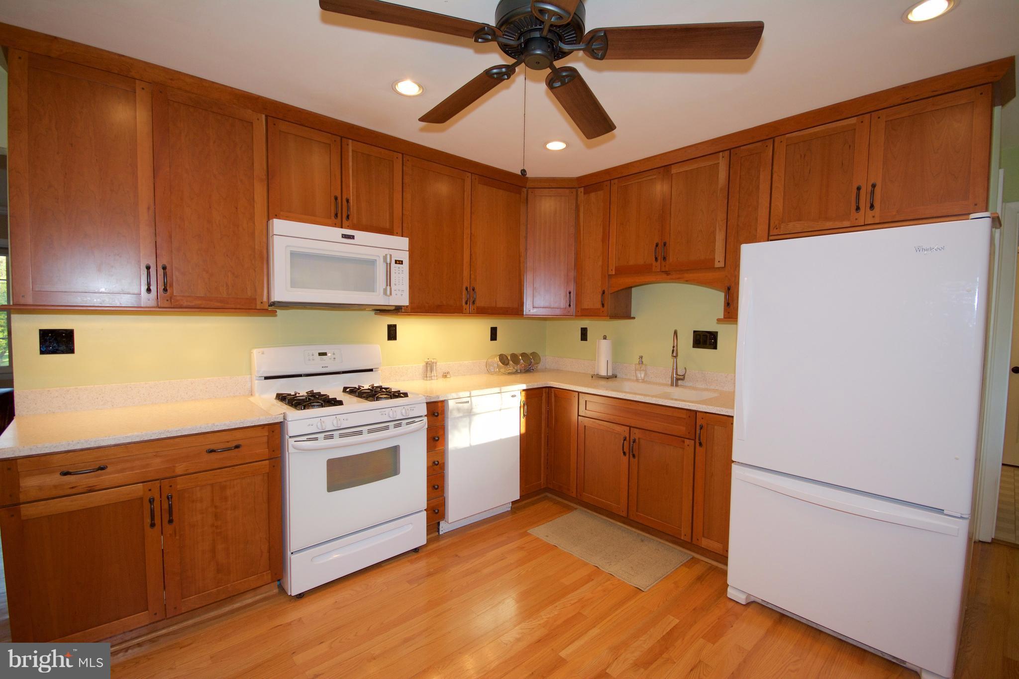 7708 Ontario Road Gainesville, VA 20155 - Photo 9 of 19 Kitchen