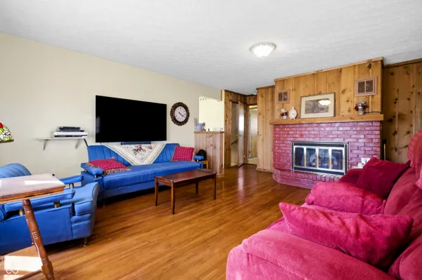 $319,900 | 3850 South 150 West, Columbus, IN 47201