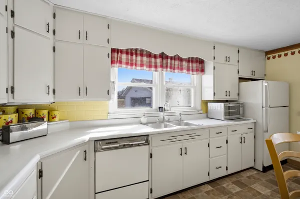 $319,900 | 3850 South 150 West, Columbus, IN 47201