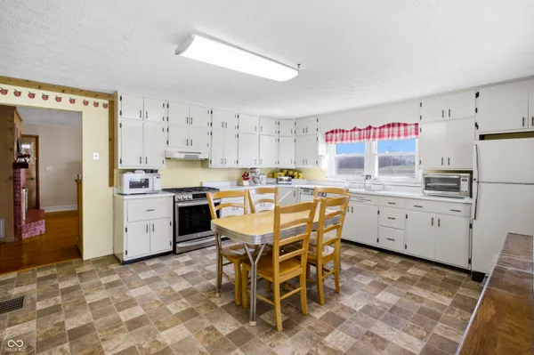 $319,900 | 3850 South 150 West, Columbus, IN 47201