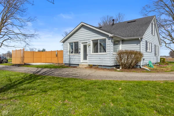 $319,900 | 3850 South 150 West, Columbus, IN 47201