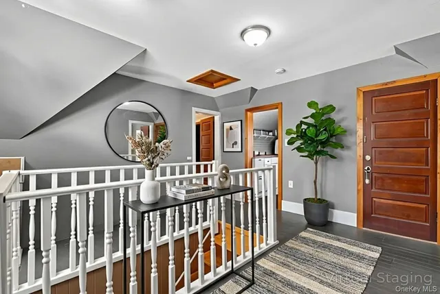 a view of livingroom with furniture