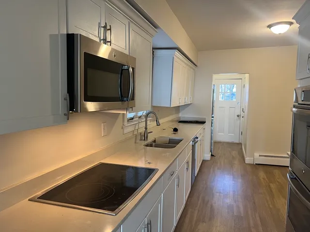 $3,400 | 66 Humphrey Street, Unit 2, Swampscott, MA 01907