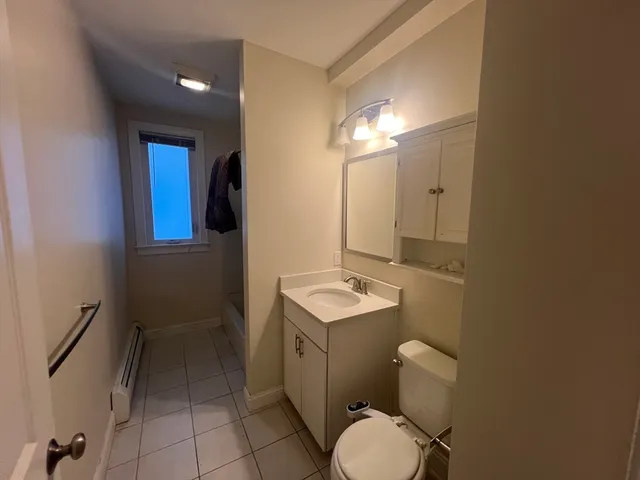 $3,400 | 66 Humphrey Street, Unit 2, Swampscott, MA 01907