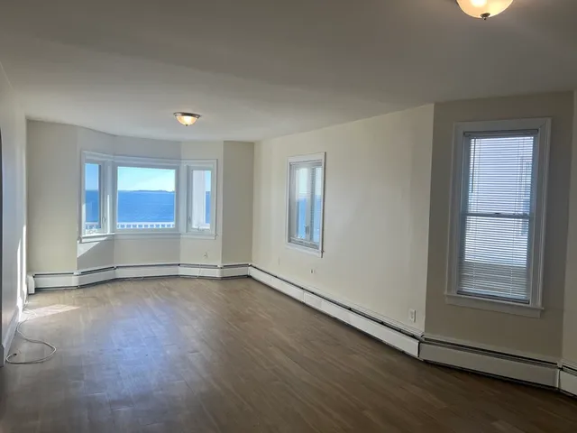 $3,400 | 66 Humphrey Street, Unit 2, Swampscott, MA 01907