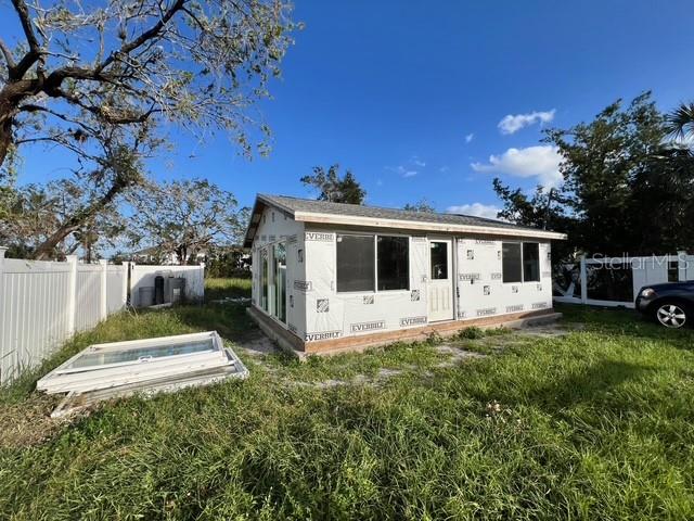 5700 North Lockwood Ridge Road Sarasota, FL 34243 - Photo 3 of 18 Gallery Image 3