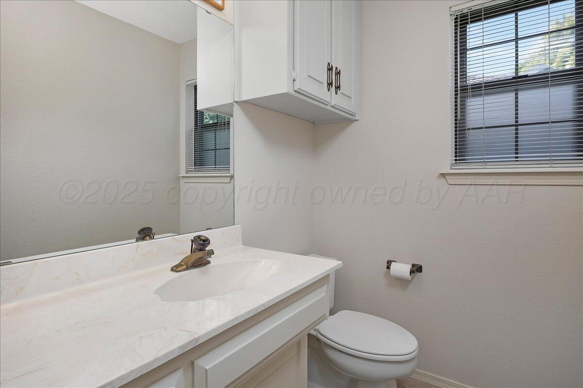 3627 Tripp Avenue Amarillo, TX 79121 - Photo 29 of 31 Powder Room