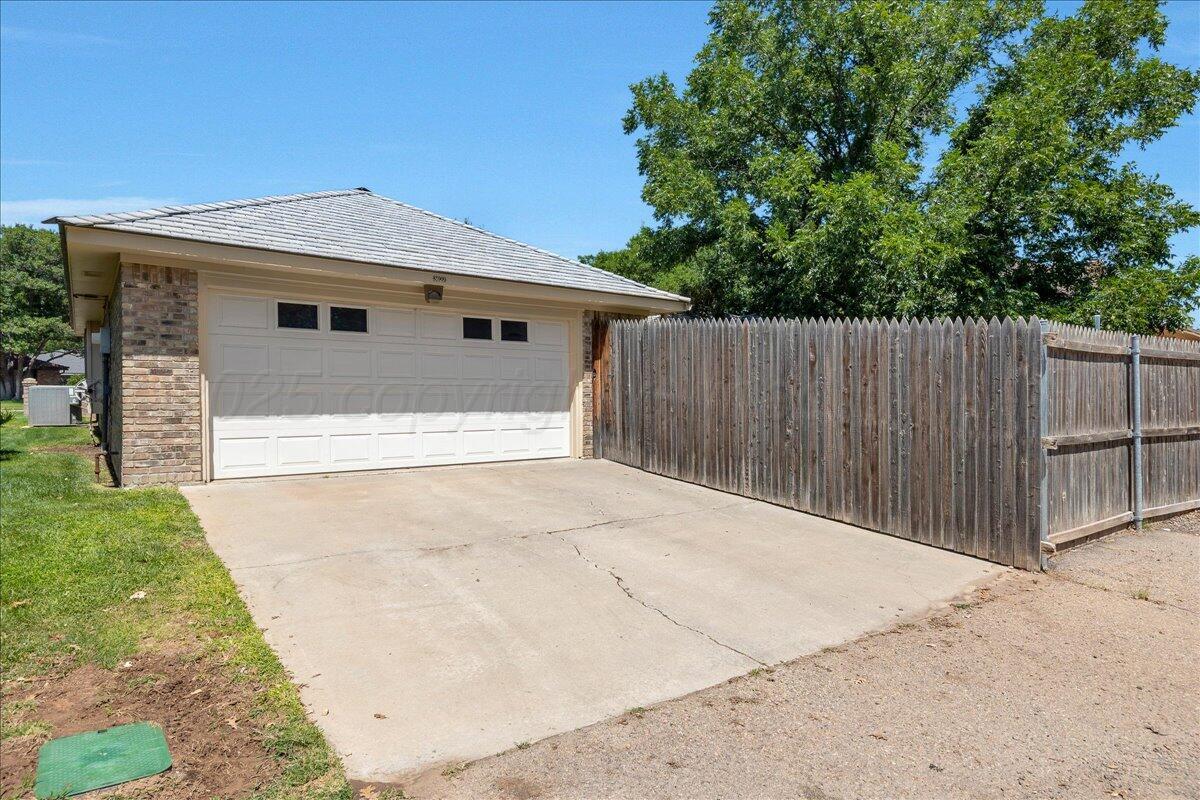 3627 Tripp Avenue Amarillo, TX 79121 - Photo 9 of 31 Garage