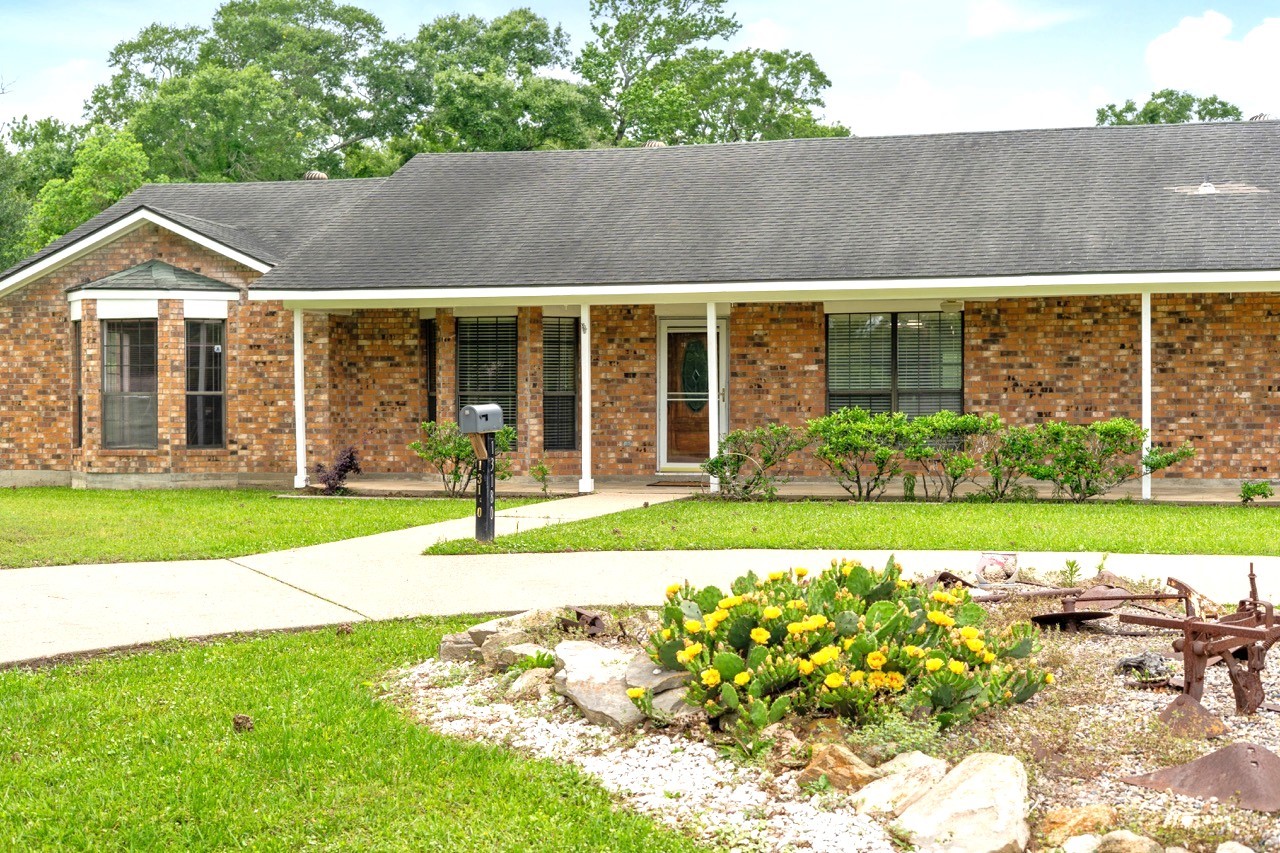 13180 Morgan Drive Splendora, TX 77372 - Photo 25 of 38 Enjoy having the mail delivered close to the doorstep! The antiques in the catus flowerbed stay with home adding additional country charm!