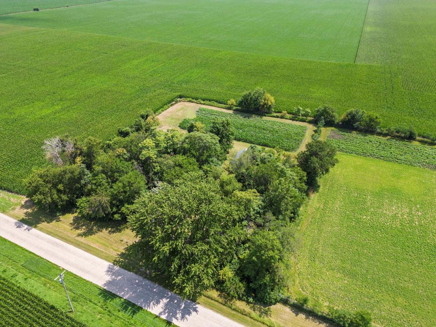 914 North 41st Road Mendota, IL 61342 - Photo 13 of 18 a view of a field with an ocean