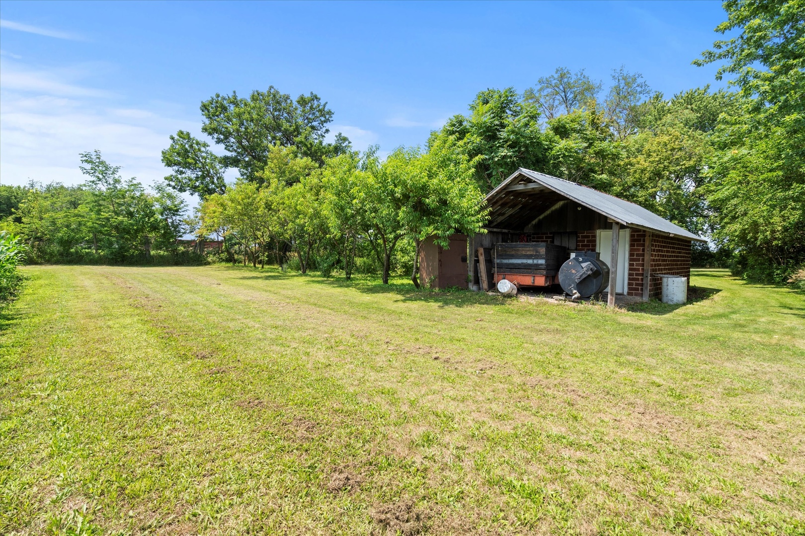 914 North 41st Road Mendota, IL 61342 - Photo 4 of 18 a view of a house with backyard porch and garden