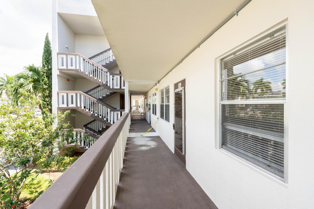 2044 Hythe A Boca Raton, FL 33434 - Photo 25 of 34 DSC04856
