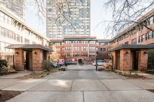 $300,000 | 5317 North Kenmore Avenue, Unit 2A, Chicago, IL 60640