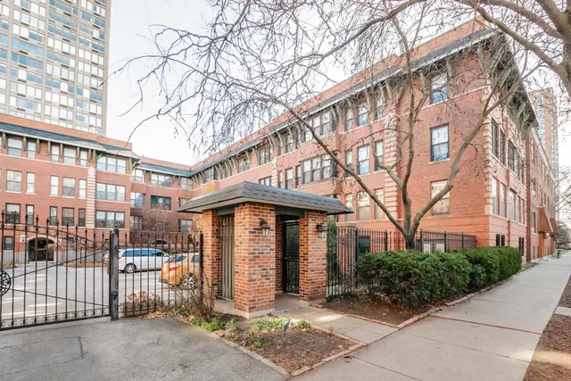$300,000 | 5317 North Kenmore Avenue, Unit 2A, Chicago, IL 60640