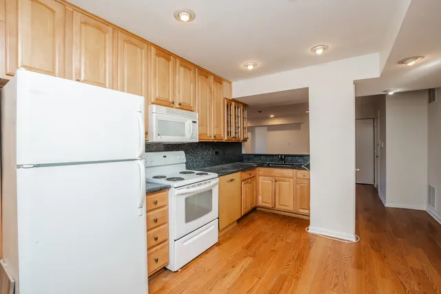 $300,000 | 5317 North Kenmore Avenue, Unit 2A, Chicago, IL 60640