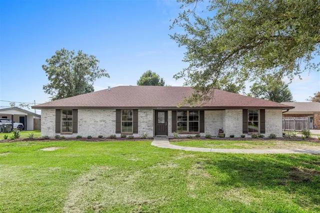 $279,900 | 4024 Cappy Drive, Lake Charles, LA 70605