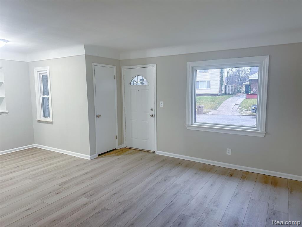 1096 Dover Road Pontiac, MI 48341 - Photo 3 of 29