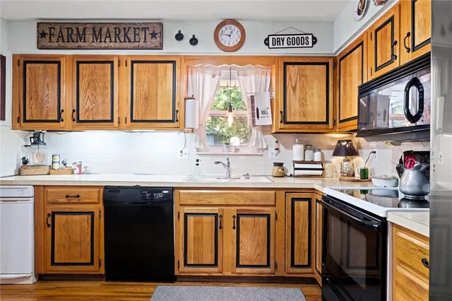 $300,000 | 517 Northeast Johnston Drive, Blue Springs, MO 64014