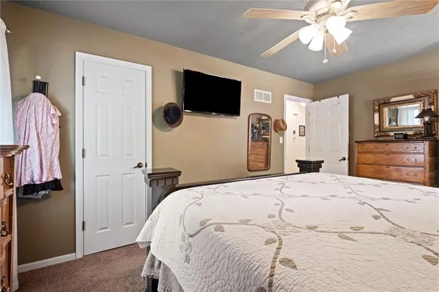 $300,000 | 517 Northeast Johnston Drive, Blue Springs, MO 64014