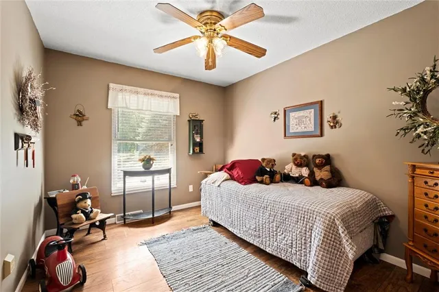 $300,000 | 517 Northeast Johnston Drive, Blue Springs, MO 64014