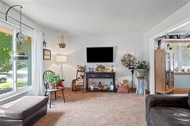 $300,000 | 517 Northeast Johnston Drive, Blue Springs, MO 64014