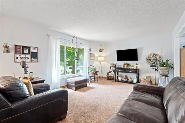 $300,000 | 517 Northeast Johnston Drive, Blue Springs, MO 64014