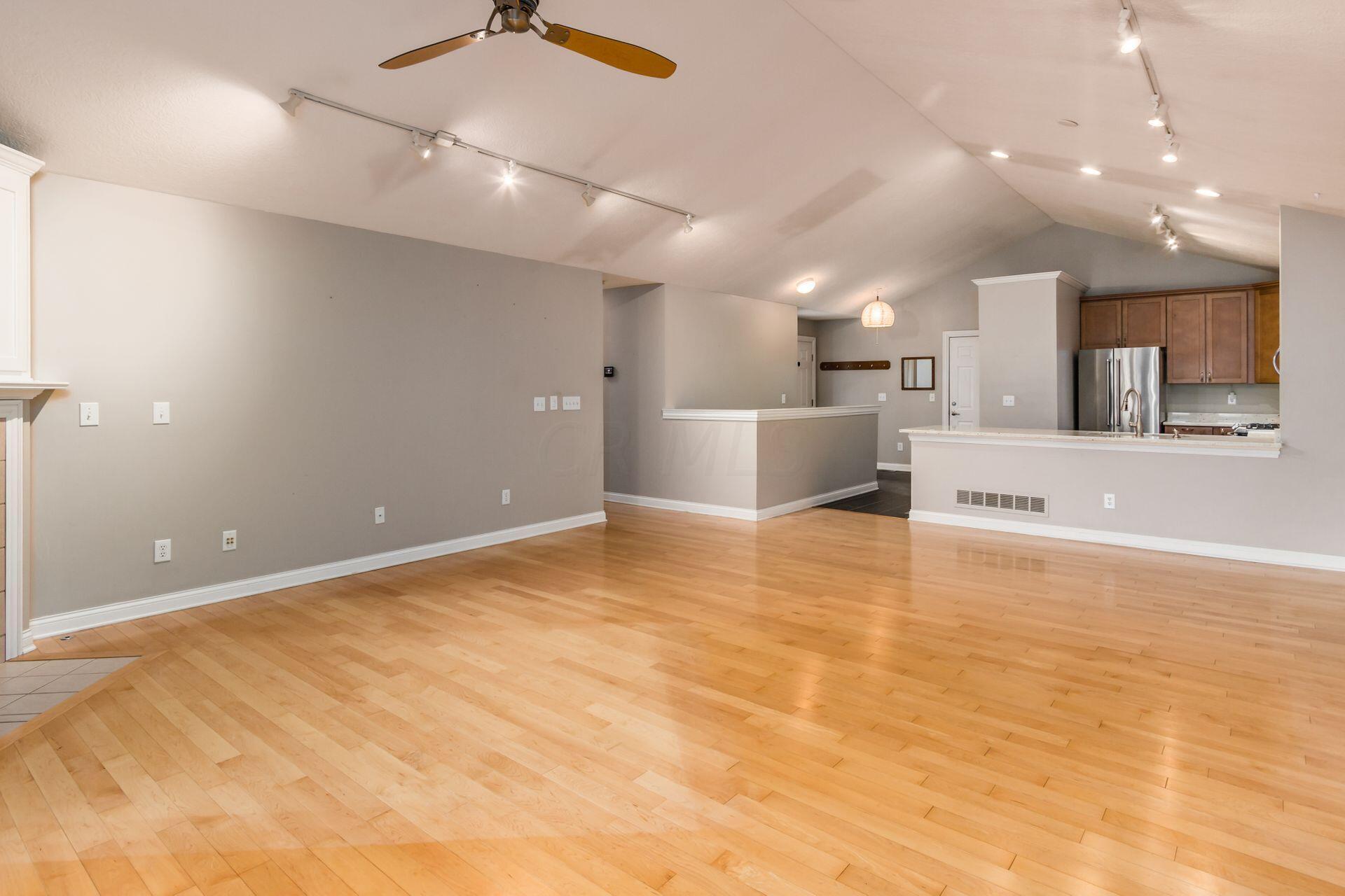 4896 Rays Circle Dublin, OH 43016 - Photo 14 of 45 Great room