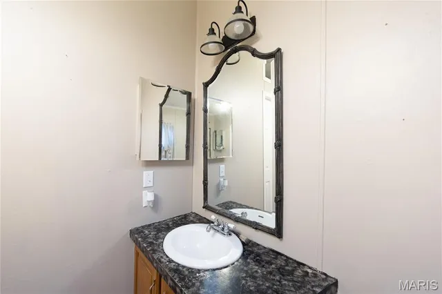 $157,500 | 33 Civey Boulevard, Bixby, MO 65439