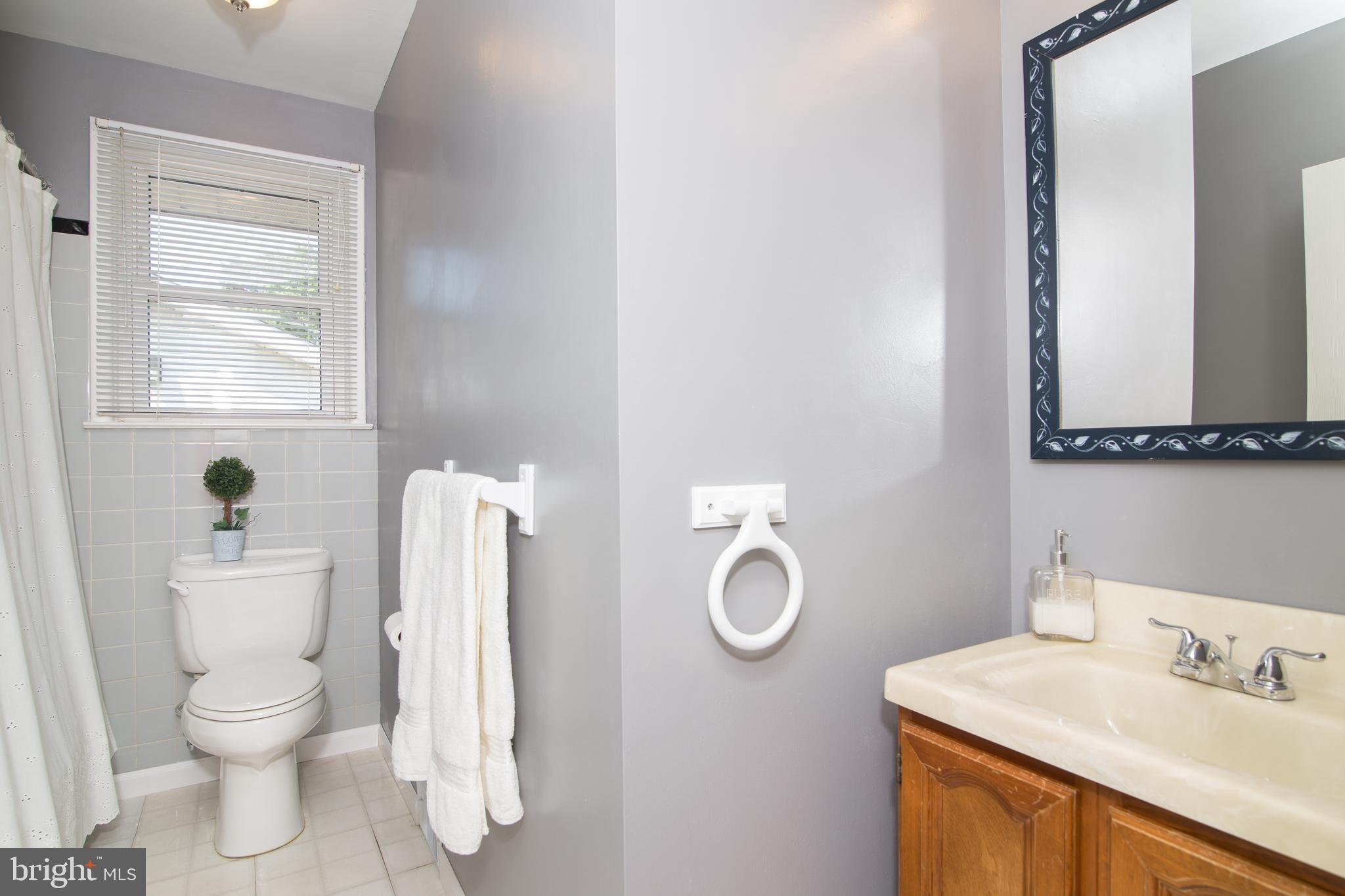 806 Edgemoor Road Cherry Hill, NJ 08034 - Photo 35 of 46 2nd Full Bathroom