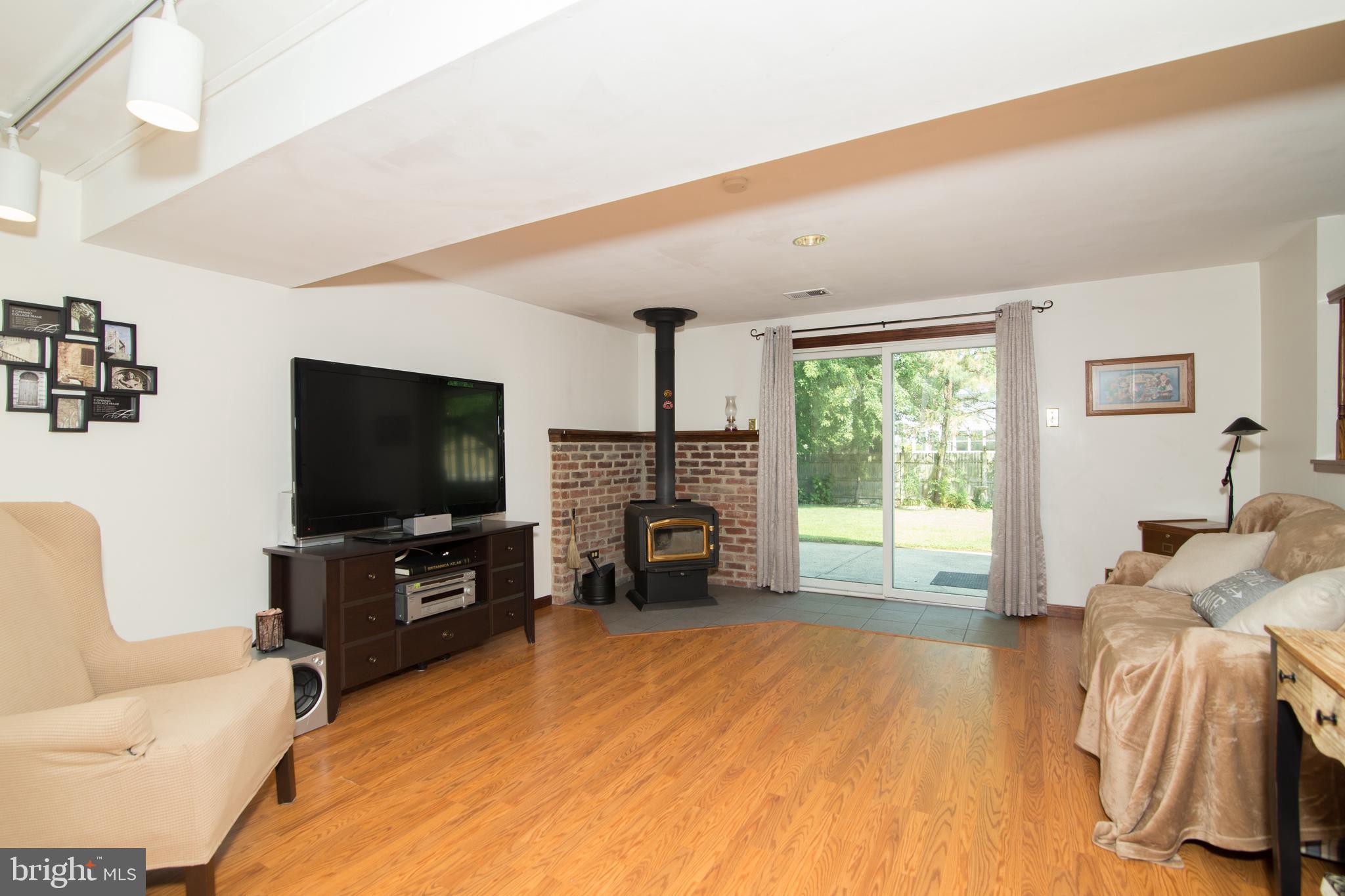 806 Edgemoor Road Cherry Hill, NJ 08034 - Photo 6 of 46 Family Room