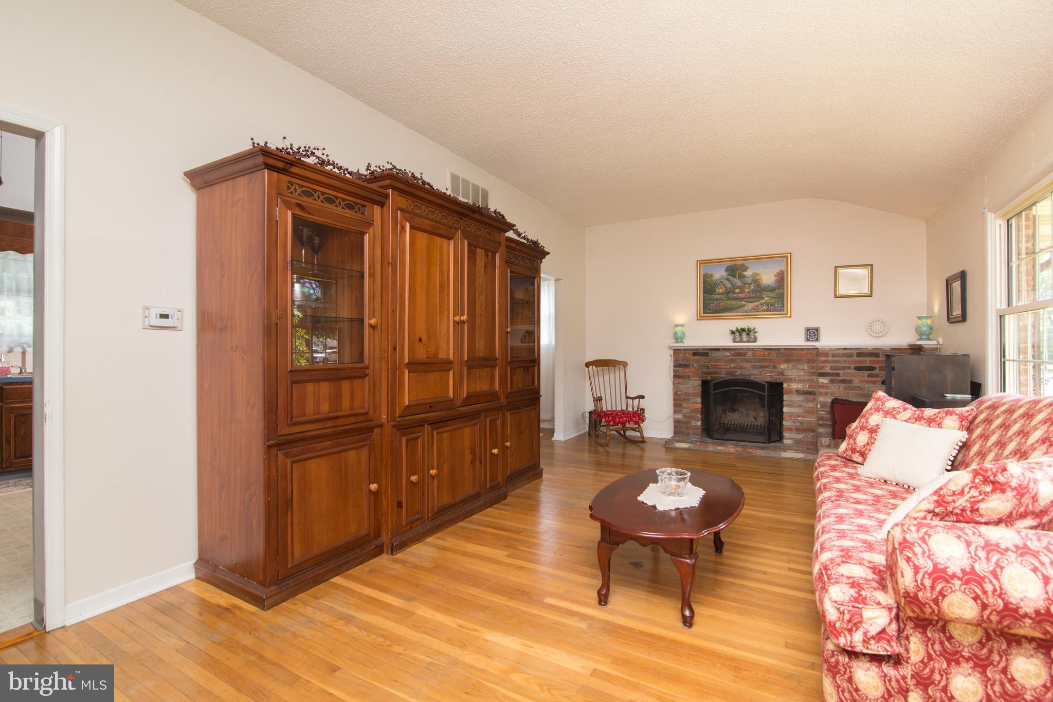 806 Edgemoor Road Cherry Hill, NJ 08034 - Photo 9 of 46 Living Room