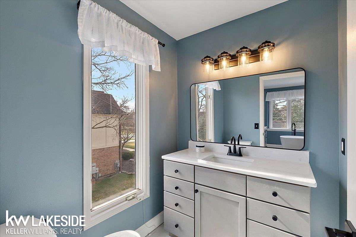 1065 Stony Pointe Boulevard Rochester, MI 48307 - Photo 9 of 90 50170424-ed6ca9f6-e500-4669-bfce-c57fc7fd7e43.JPG