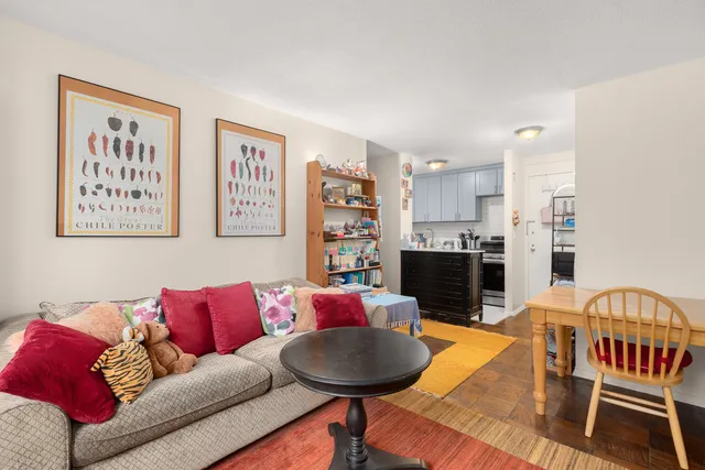 $3,800 | 333 East 45th Street, Unit 9E | Midtown East