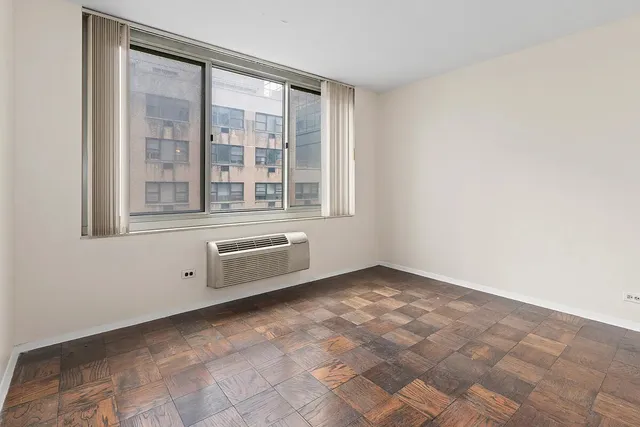 $3,800 | 333 East 45th Street, Unit 9E | Midtown East