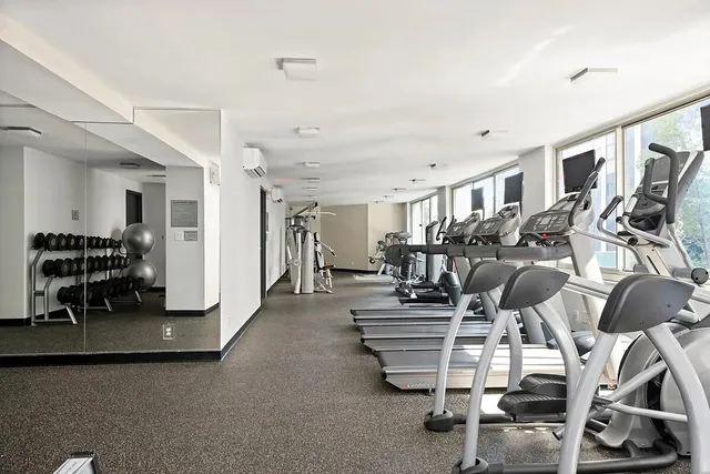 $3,800 | 333 East 45th Street, Unit 9E | Midtown East