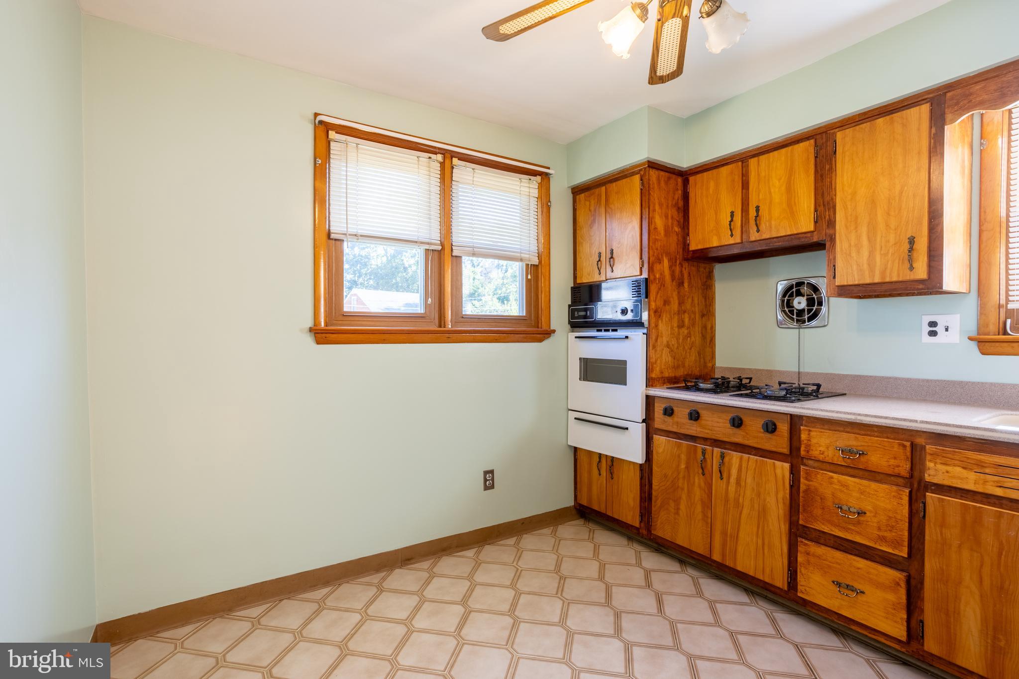 8014 Highpoint Road Baltimore, MD 21234 - Photo 7 of 35 Kitchen