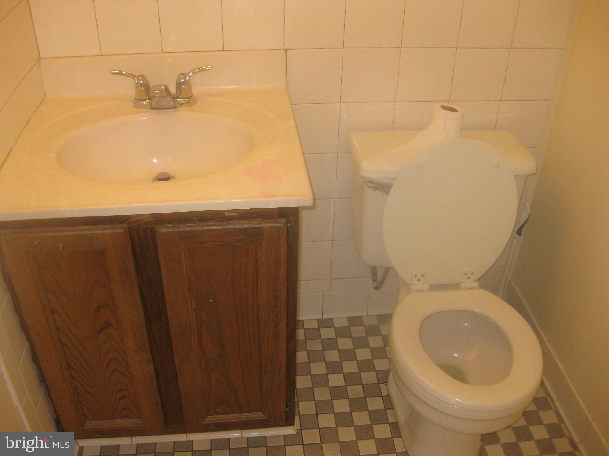 1523 Baldwin Street Baltimore, MD 21211 - Photo 12 of 16 Bath