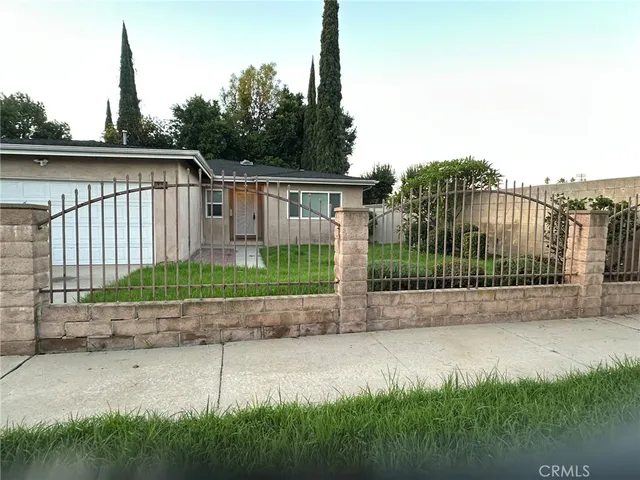a view of a garden with a small yard