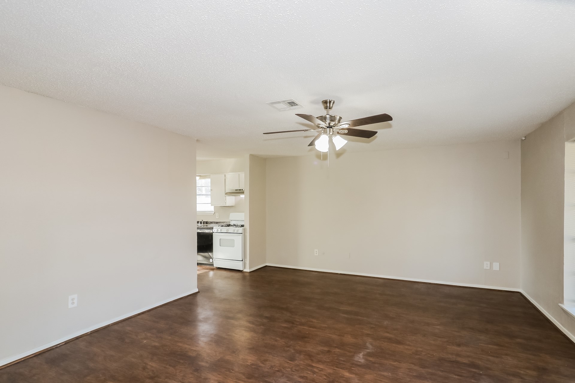 5139 Wickview Lane Houston, TX 77053 - Photo 5 of 16