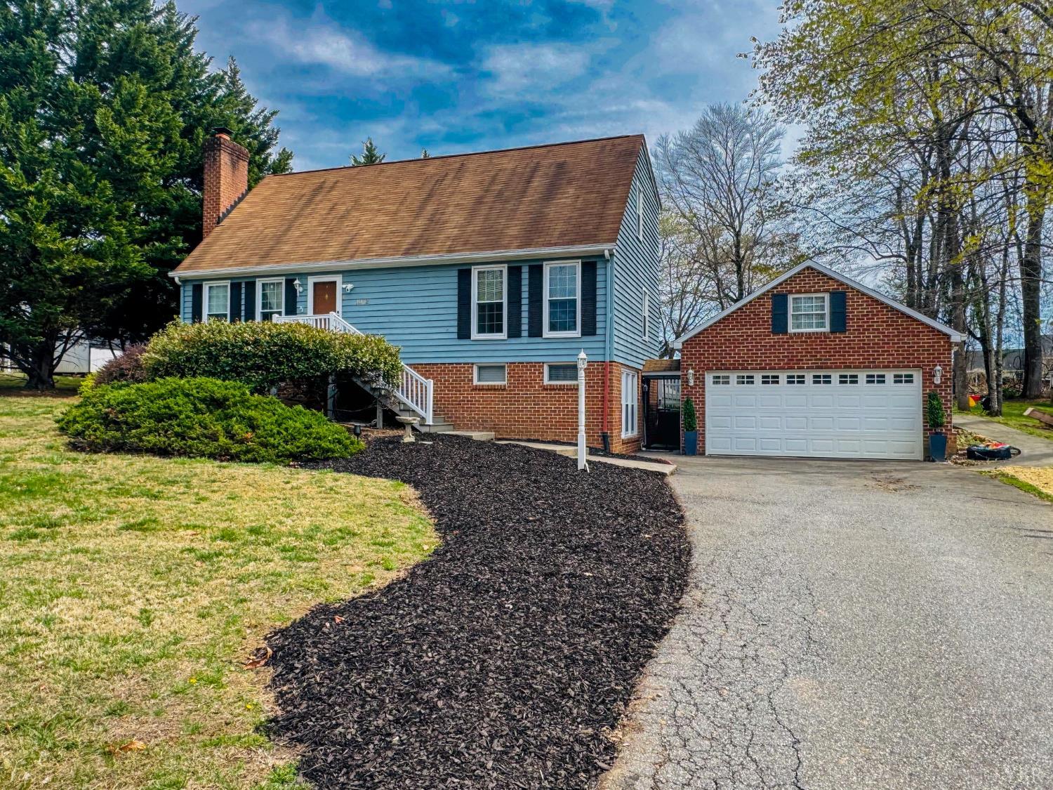 1002 Oxford Point Road Lynchburg, VA 24503 - Photo 2 of 33