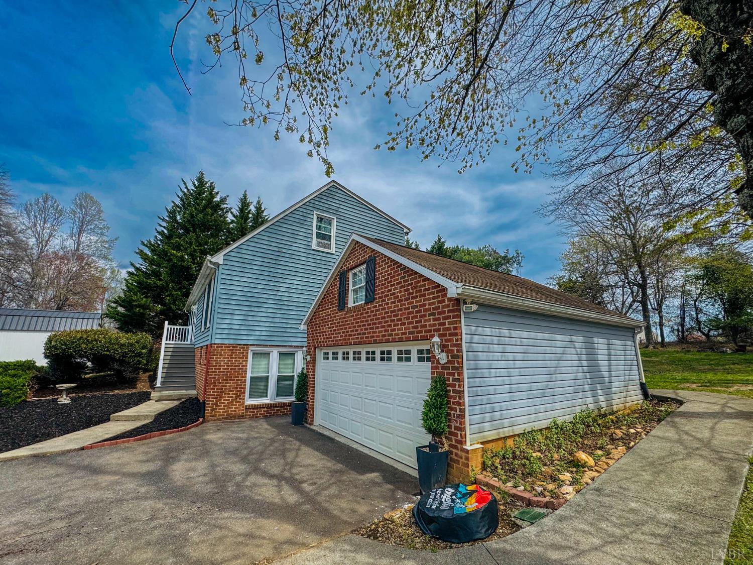 1002 Oxford Point Road Lynchburg, VA 24503 - Photo 4 of 33