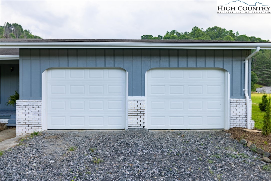 898 3 Top Road Creston, NC 28615 - Photo 4 of 48 a front view of a house