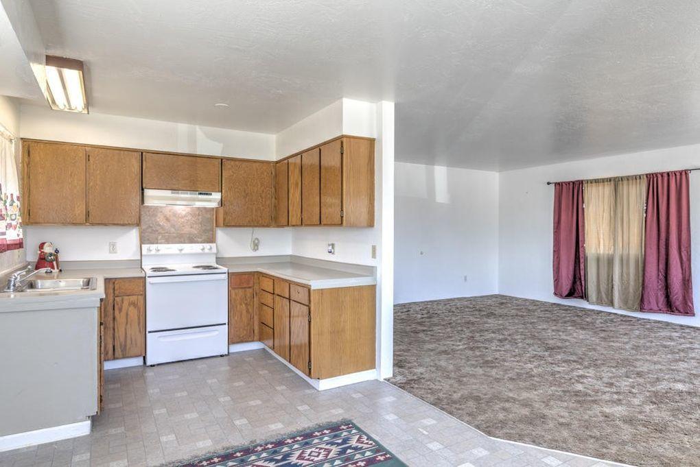 134 Freeman Road Central Point, OR 97502 - Photo 4 of 14 3