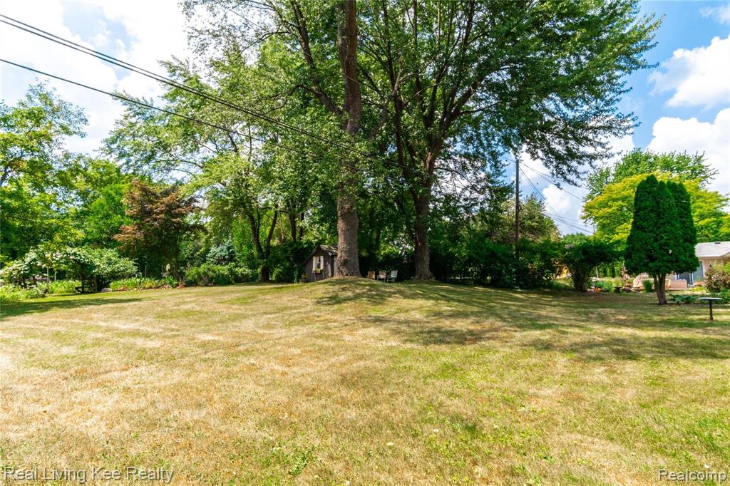 2361 Oklahoma Avenue Rochester Hills, MI 48309 - Photo 9 of 45