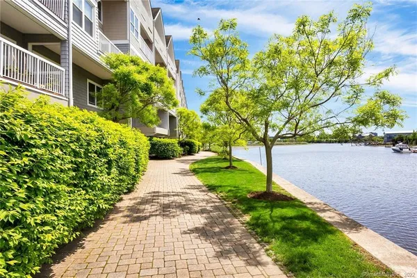 $589,000 | 4 Daskams Lane, Unit 326, Norwalk, CT 06851